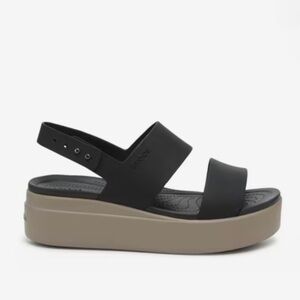 Crocs Brooklyn Low Wedge Platform Sandal in Beige/Black Size 10
